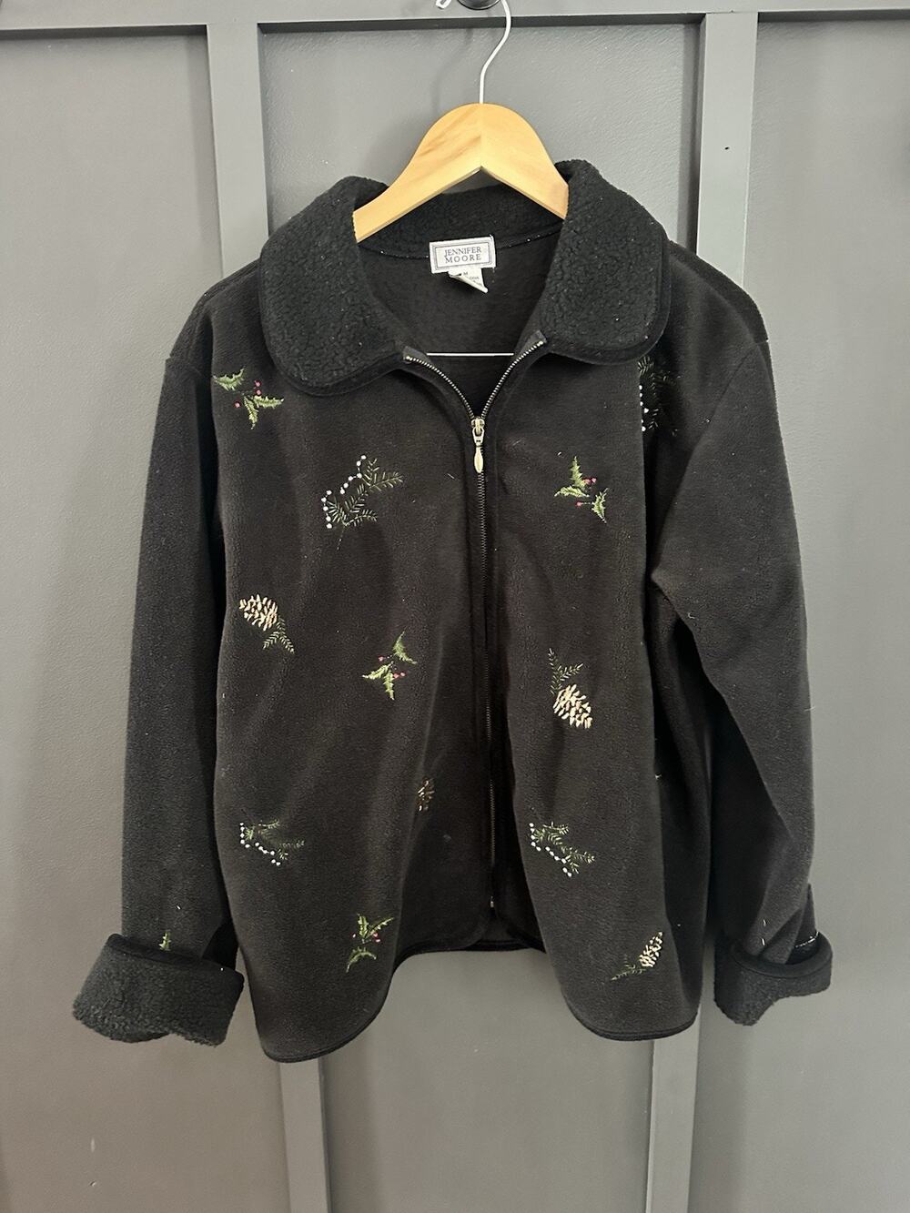 Jennifer Moore fleece jacket a sherpa collar and embroidered holiday motifs Sz M